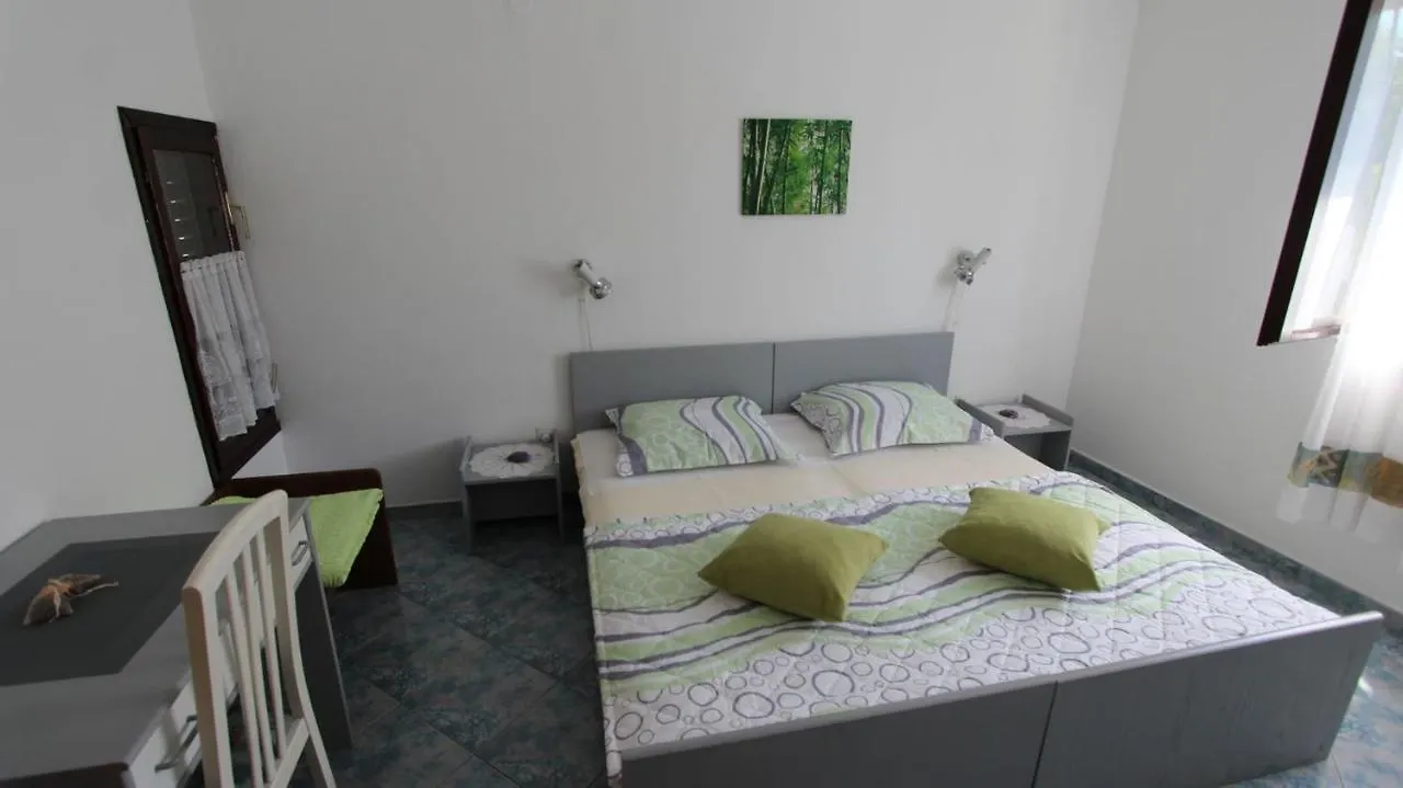 בית הארחה ונטאצ'יצ'י Apartments Miro