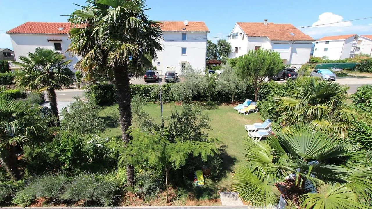 בית הארחה ונטאצ'יצ'י Apartments Miro