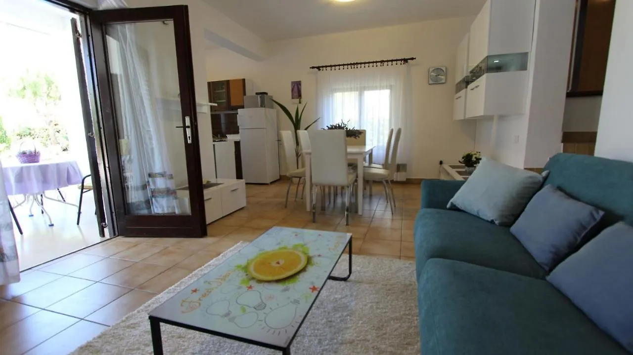 ונטאצ'יצ'י Apartments Miro בית הארחה