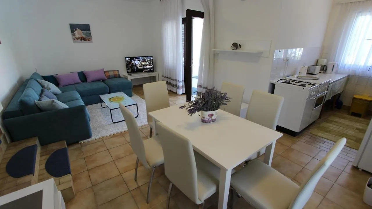ונטאצ'יצ'י Apartments Miro בית הארחה